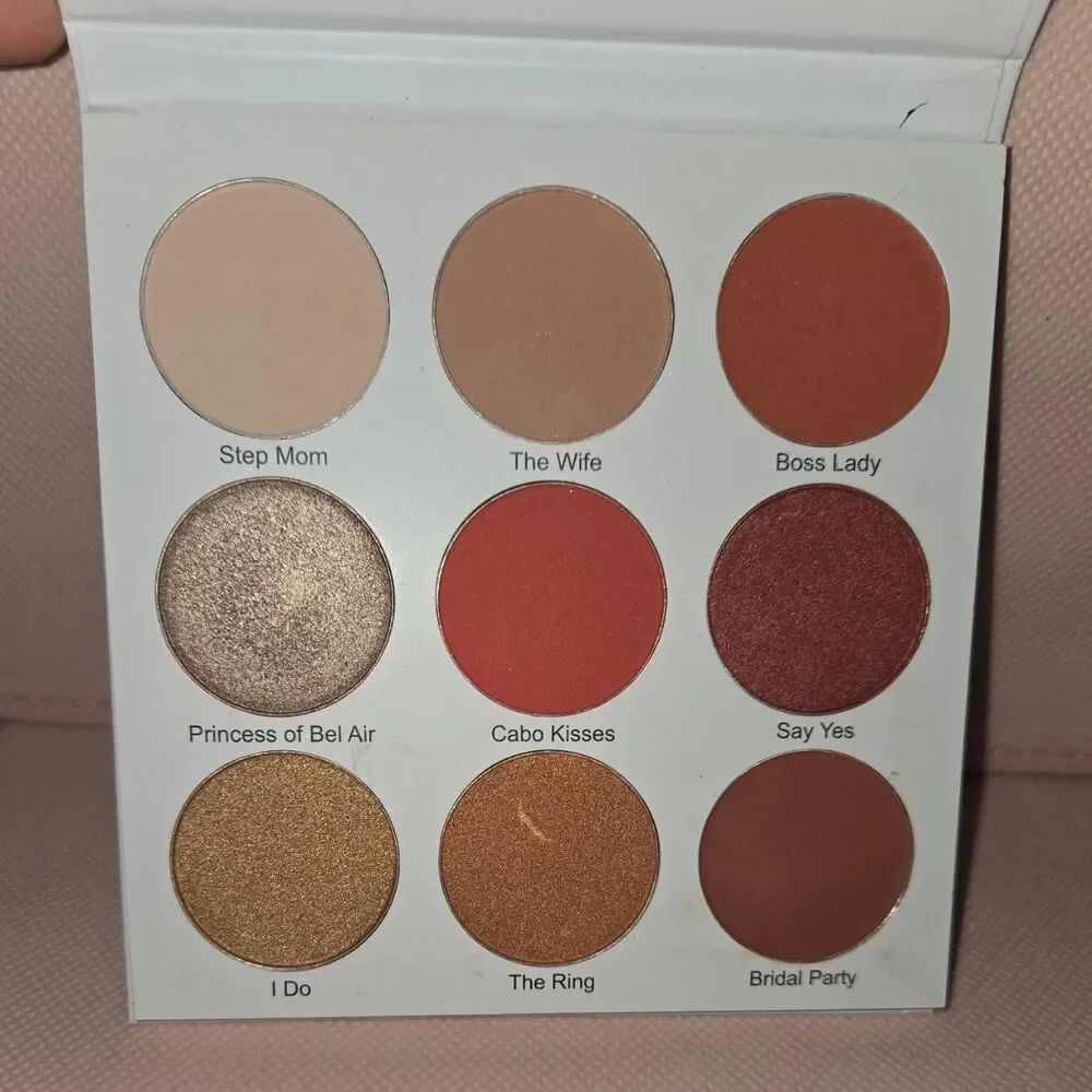 Give Them Lala Beauty  Eyeshadow Palette